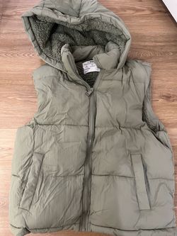 Size large women’s green puffer vest