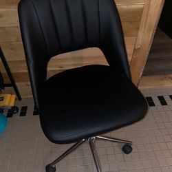 Black Leather Chair 