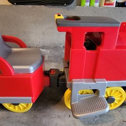 Peg Perego Motorized Train With Extra Train Tracks