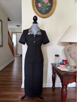Ladies two-piece outfit size 8