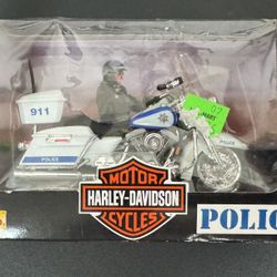 Harley Davidson California Highway Patrol Motorcycle Maisto 1:18 Series 4 just $10