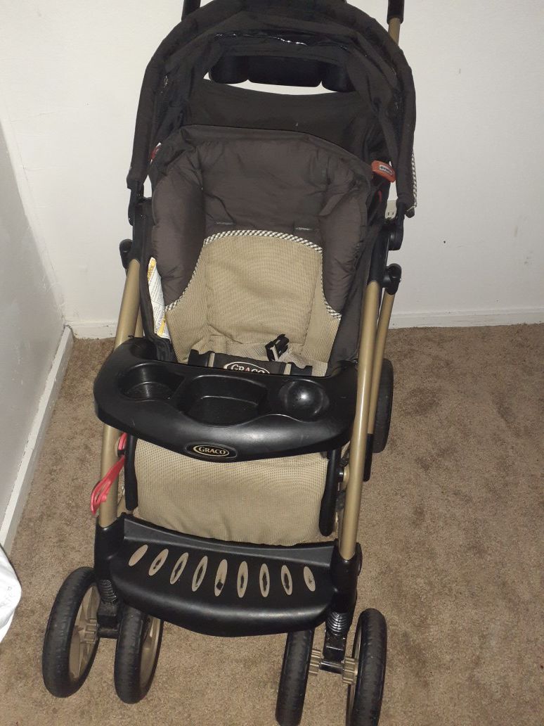 Graco nice and spacious Stroller