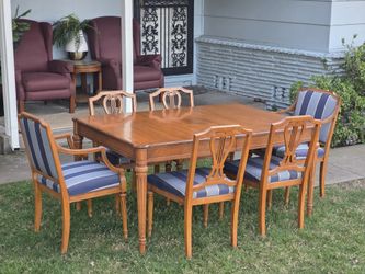 Elegant Maple Dining Set – Beautiful Carved Chairs