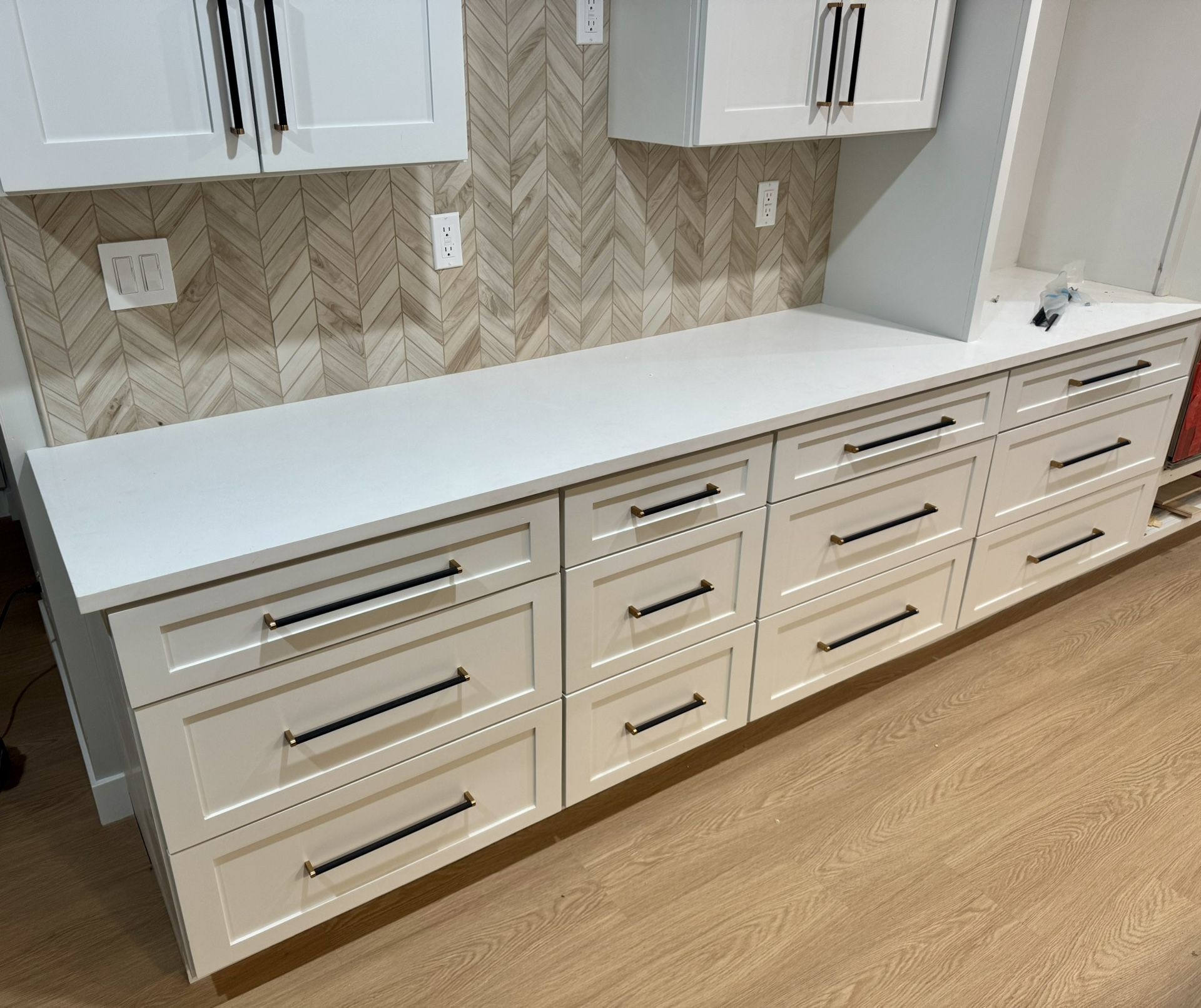 Encore Polar White Quartz Slab – 126” x 63” – New, 3cm Thick