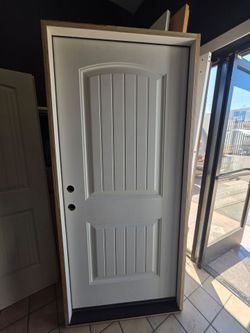 🚪 FIBERGLASS ENTRY DOOR – $275 PREHUNG