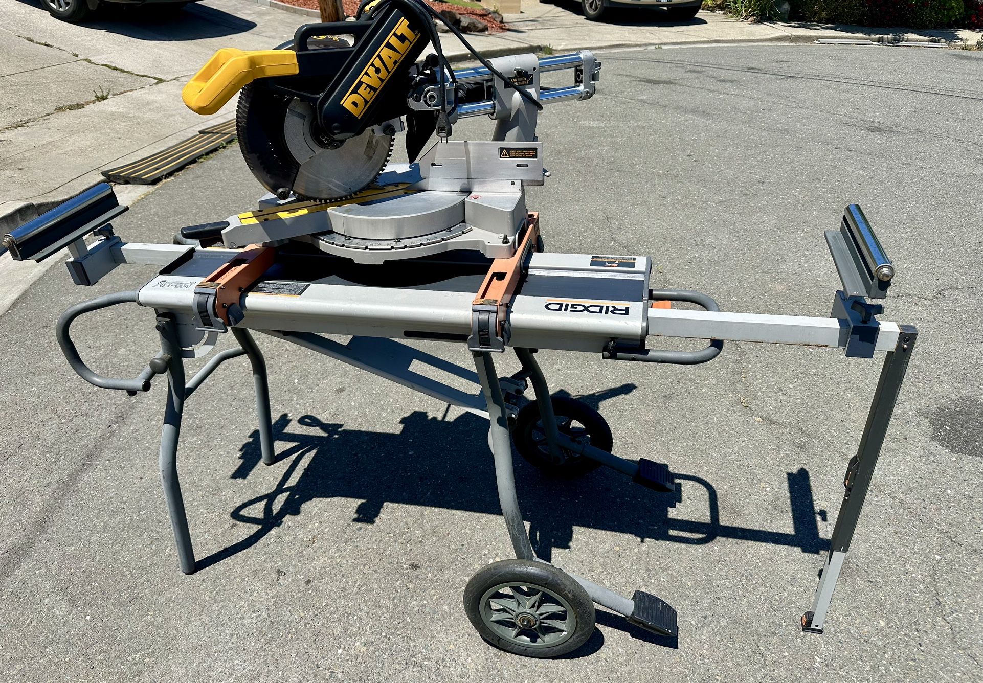 Dewalt 12” Sliding Miter Saw W/ Stand