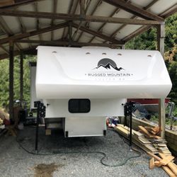 Truck Camper 2019 869 Polar Mountain