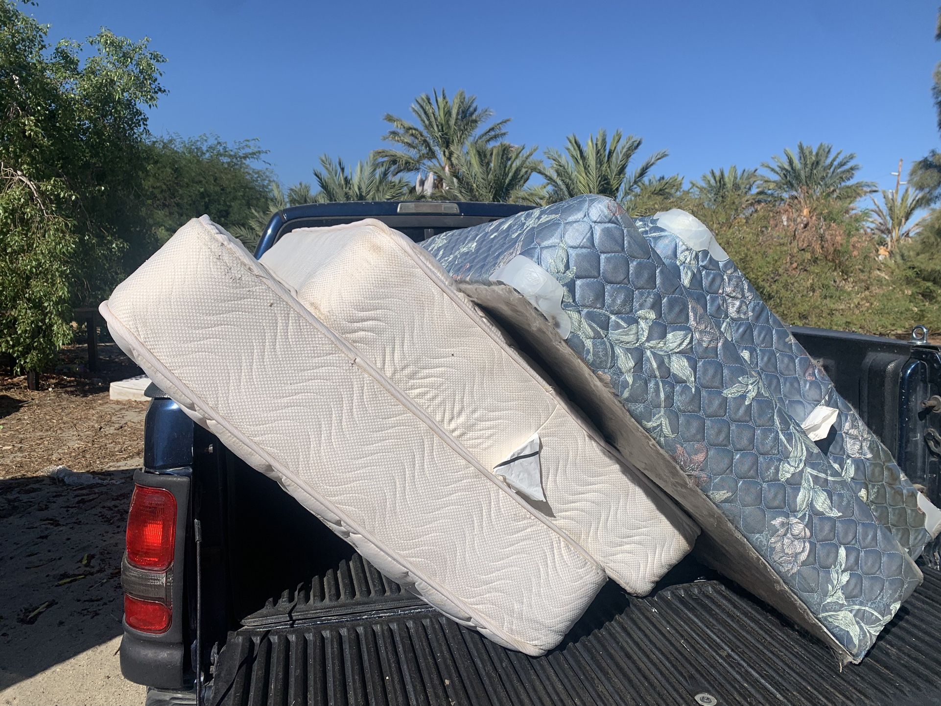 2 Twin Mattress With Box Spring for Sale in Desert Hot Springs, CA