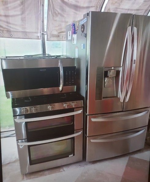 Refrigerator, Stove & Microwave