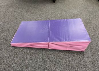 Gymnastics Cheese Wedge Mat - Folding Incline Tumbling Mat - New