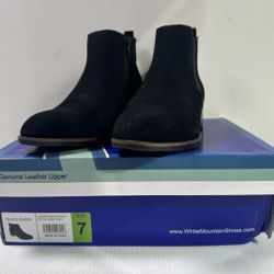 White Mountain Women's Suede Leather Side Zip Ankle Bootie Size 7  Black
