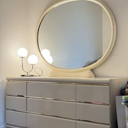  Vintage made in USA 1980's dresser and mirror combination 