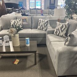 Nice Light Grey Sectional 🩶 $1,299