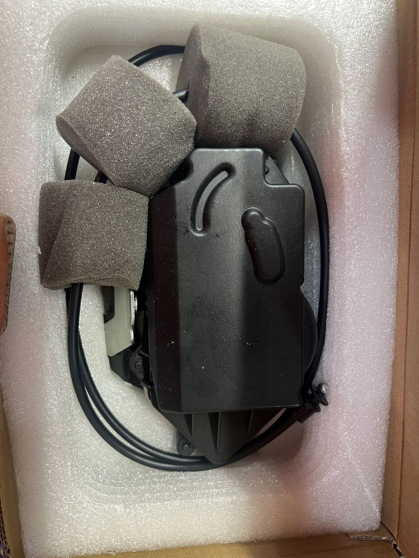 2010 GL450 Rear Door Hatch Locking Actuator  