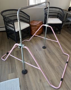 Kid’s Expandable Gymnastics Bar