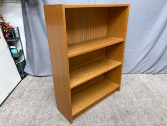 Natural Oak Finish 3-Shelf Low Bookcase