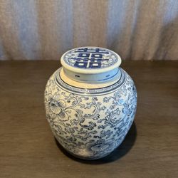 Chinese blue and white porcelain ginger jar