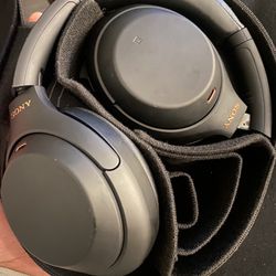 Sony Headphones WH1000XM4 - $200
