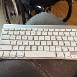 Apple Keyboard 