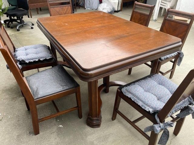 Extendable Dining Set $95