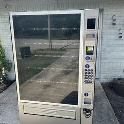 SNACK MACHINE 