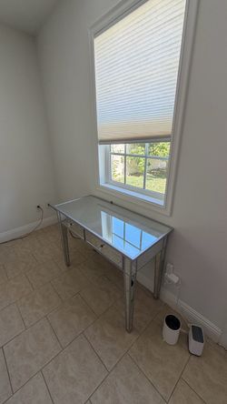 Beautiful Mirrored Console Table / Vanity with Drawers