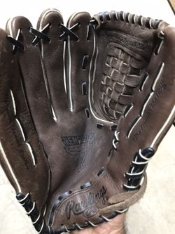 Authentic Rawlings lefty baseball glove