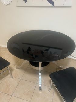 Glass and stainless steel break fast table