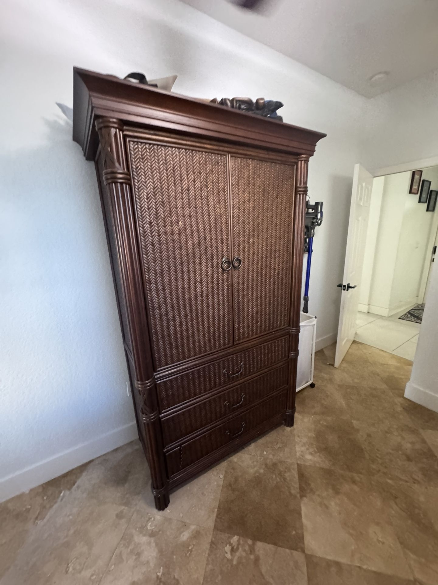 Tommy Bahama Style Armoire / TV cabinet for Sale in Pembroke Pines, FL