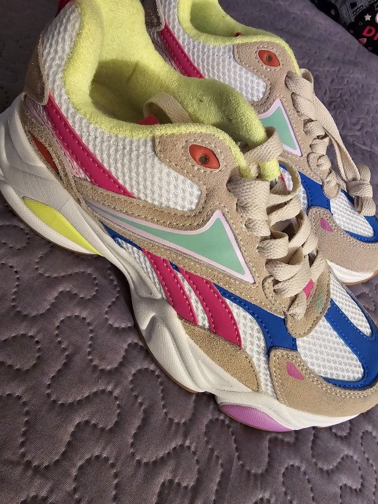 Reebok Charge 2.0 In Vintage Chalk Size 9