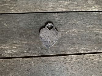 Vintage sterling silver Tiffany and co heart pendant