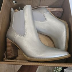 Womans Boots 8.5