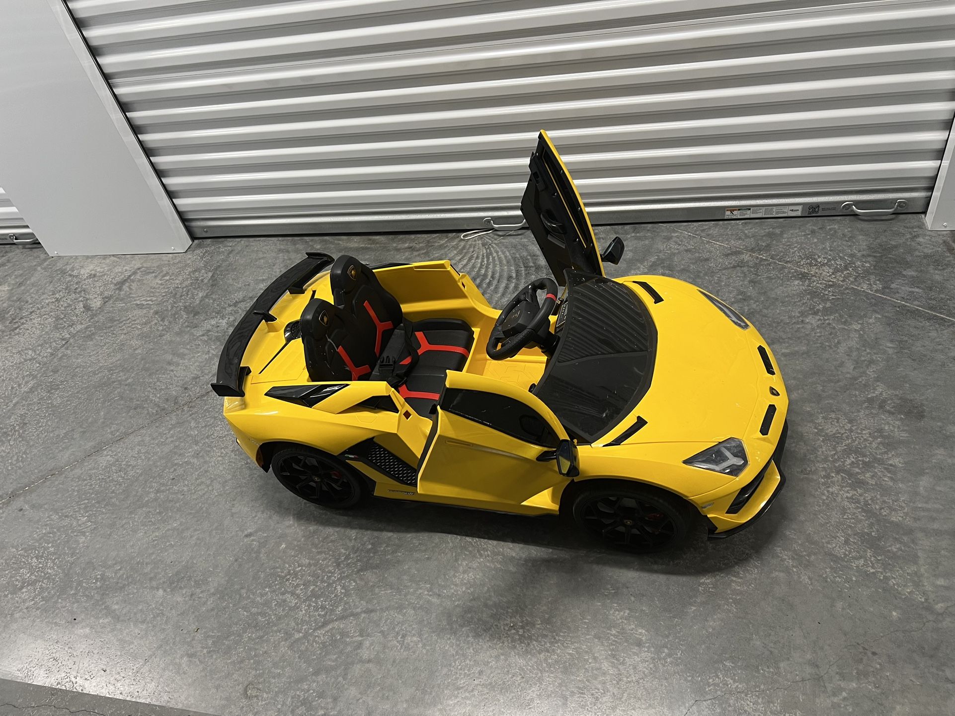 2-Seater Ride on Car 12V Electric Lamborghini for Kids PU Leather Seats w/Adjustable Safety Belt, 2 Speeds Mod