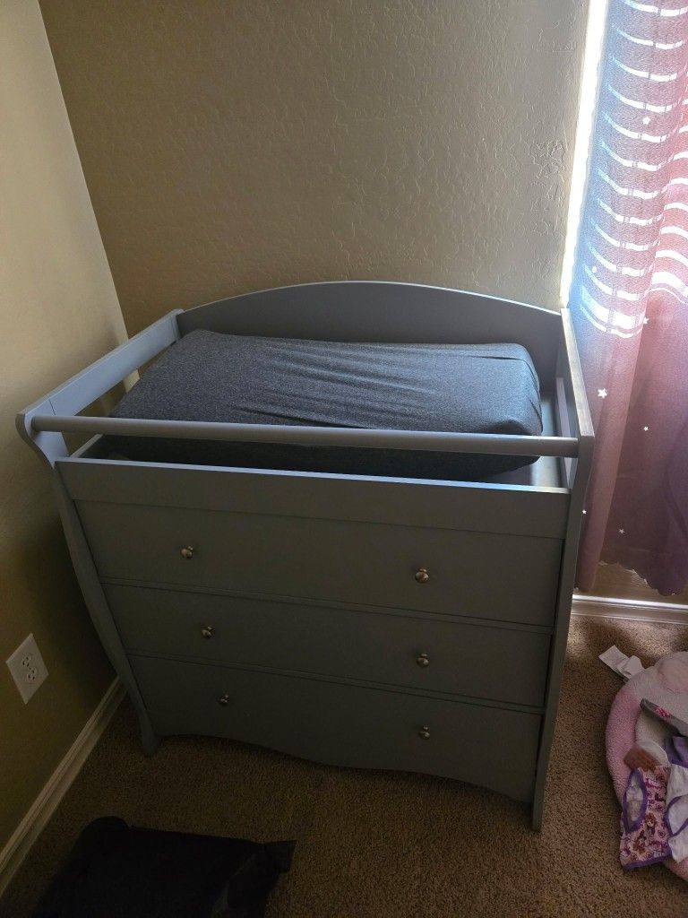 Bassinet, Changing table Dresser and Changing Pad