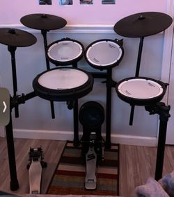 Roland Td17KV2 Electric Drums Amazing Condition No Problems