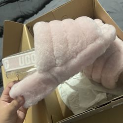 UGG SLIPPERS