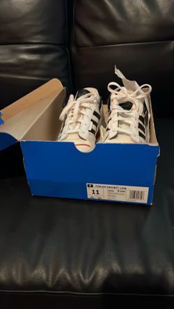 Forum exhibit low size 11