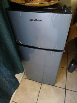 Mini Fridge / Freezer
