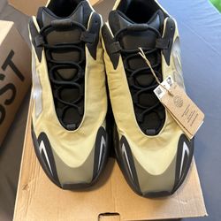 adidas Yeezy Boost 700 MNVN Phosphor 