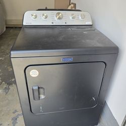 New MAYTAG Wahser/dryer Set 