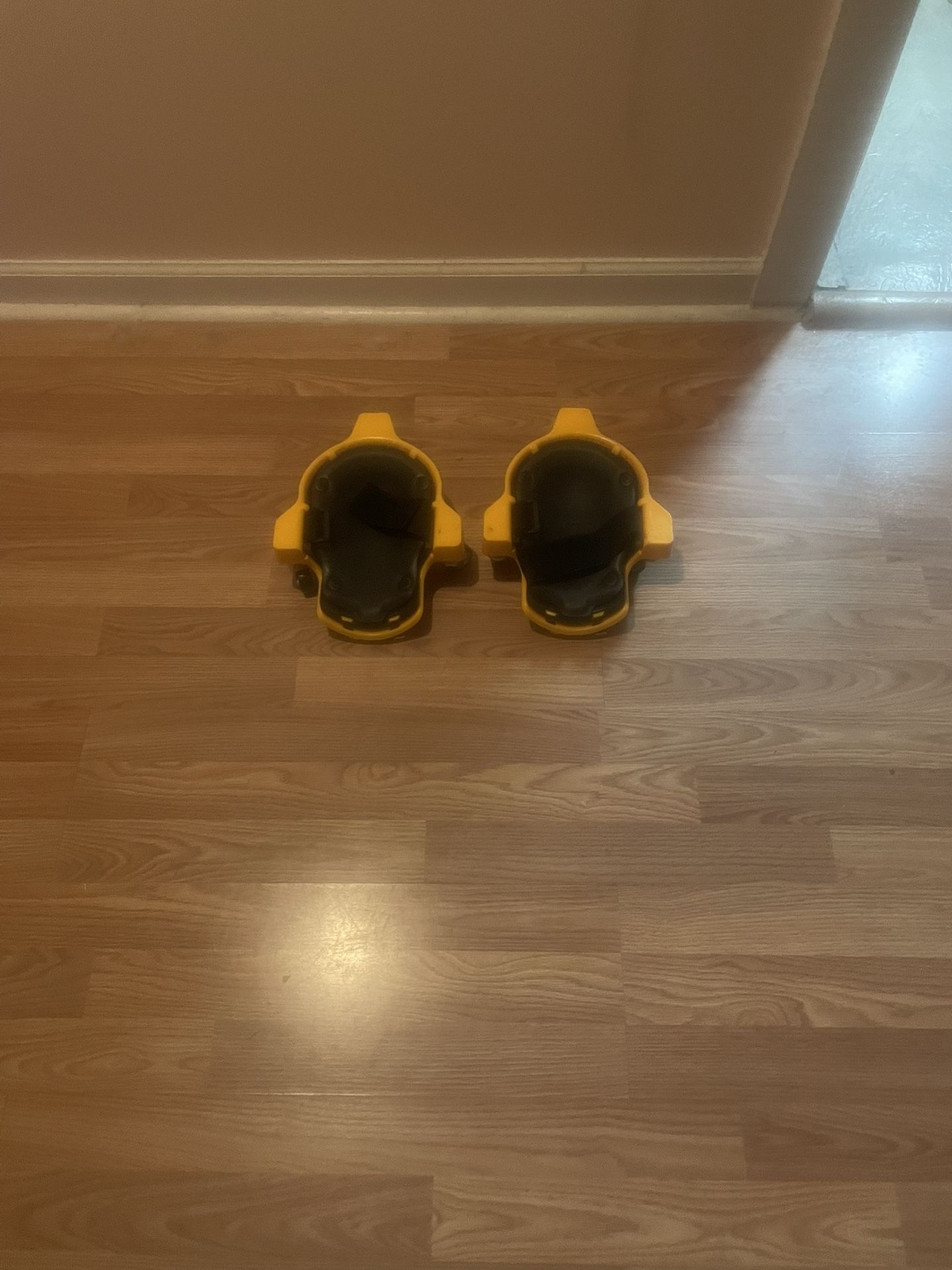 Brand New Knee Pad With casters