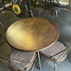 40” Round Table And Chairs