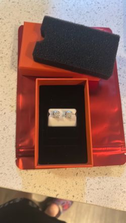 Cuban foundation Lab diamond screw back earrings