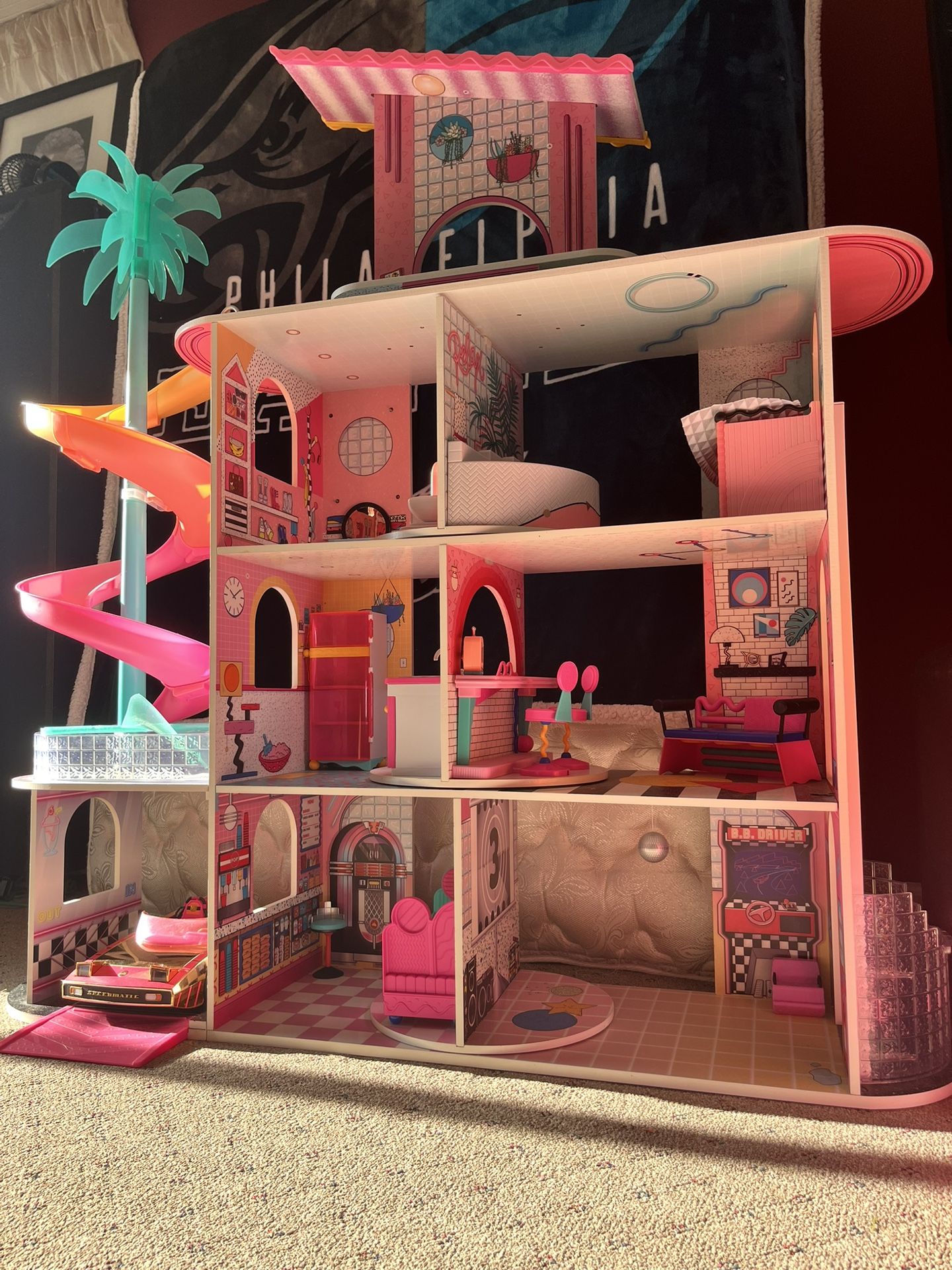 LOL Mansion (Accessories and Car Included)