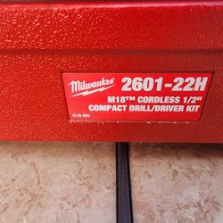 Milwaukee 2601-22H Compact Drill/ Driver Kit