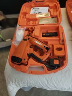 Used Paslode Angled FINISHING NAILER Model IM250A Works Great