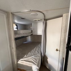 2004 fleetwood pioneer