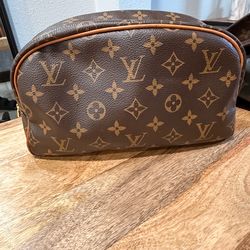 Louis Cosmetic bag