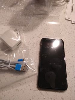 Apple iPhone 8 - 64GB - Space Gray (GSM Unlocked; AT&T / T-Mobile) Smartpho