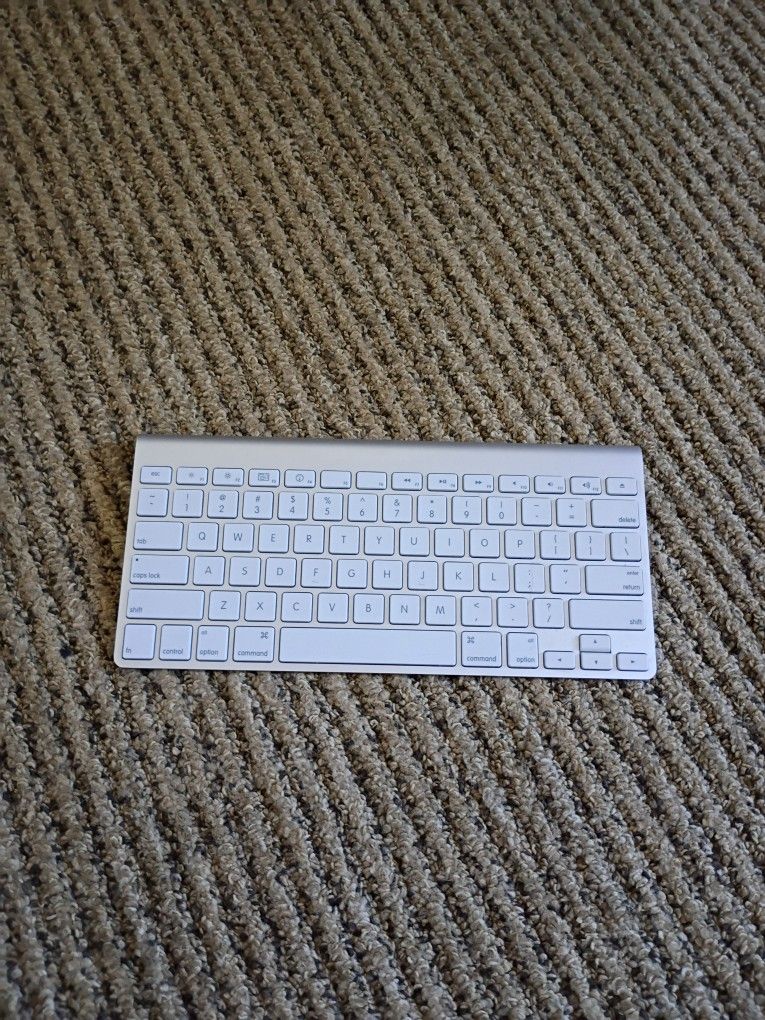 Apple Wireless A1314 Keyboard No Battery Cover